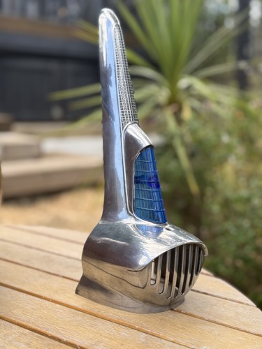 Vespa horn casting embellisher