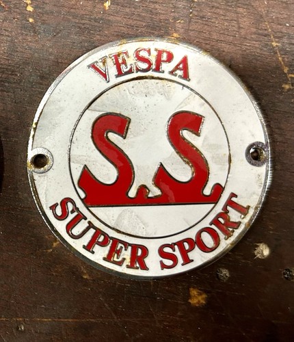 Vespa badge - vespa, (distressed)